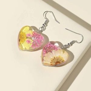 💜 Lovely Mismatched Heart Pressed Flower Drop Earrings 🌸